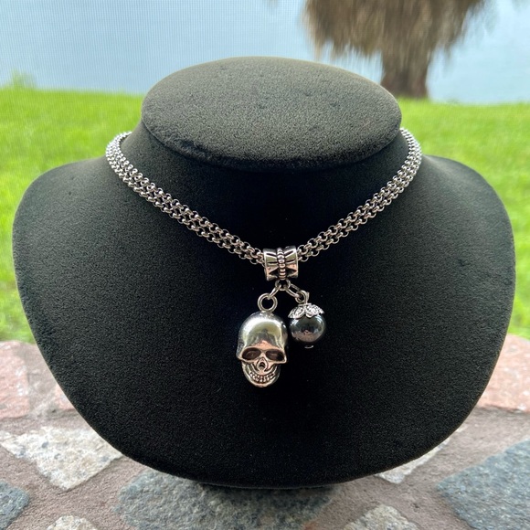 Double chain adjustable skull & hematite necklace - Picture 8 of 9